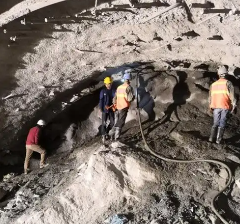 福泉拱顶带模注浆料的施工流程及注意事项